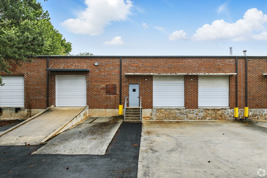 More Photos Of 1532 Stone Ridge Dr, Stone Mountain Warehouse For Lease
