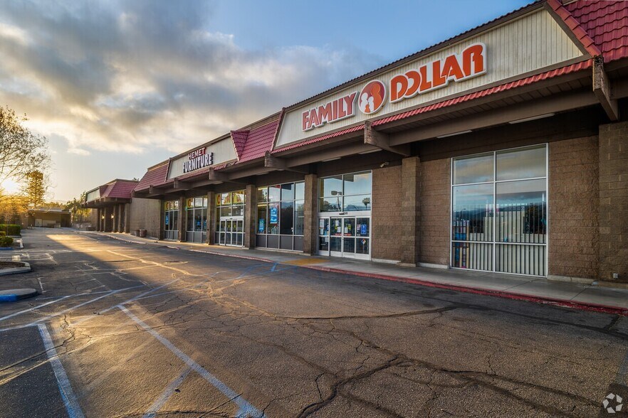 Primary Photo Of 2249-2255 E Florida Ave, Hemet General Retail For Lease