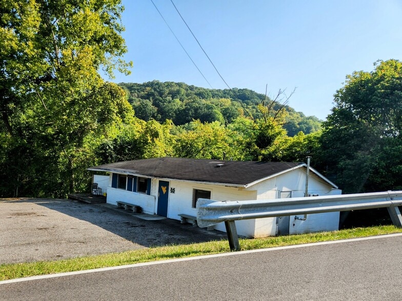 More Photos Of 2202 Sissonville Dr, Charleston Bar For Sale