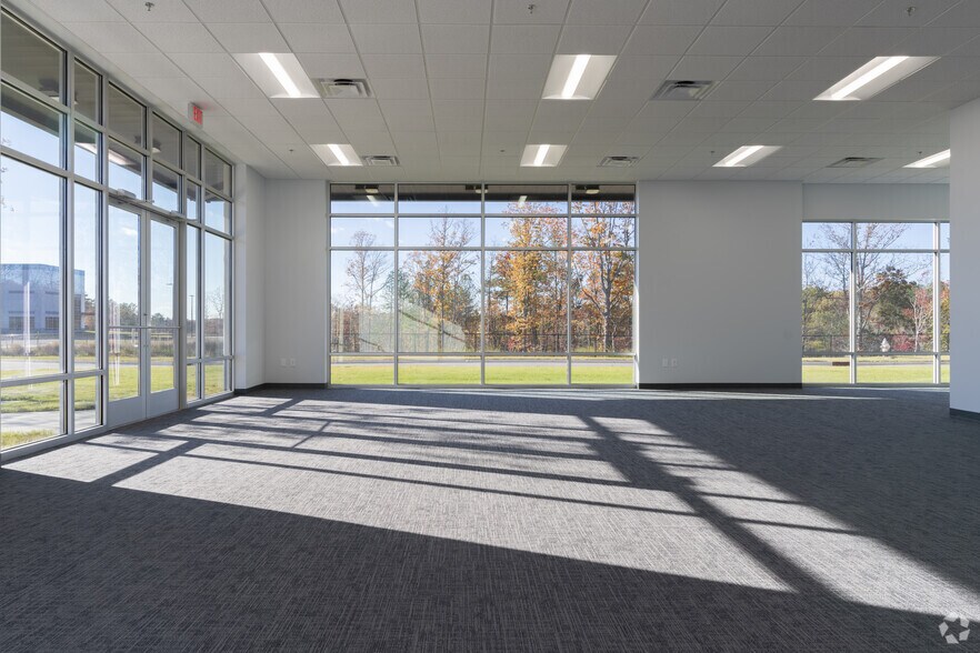 More Photos Of 1050 Douglas Hills Rd, Lithia Springs Unknown For Lease