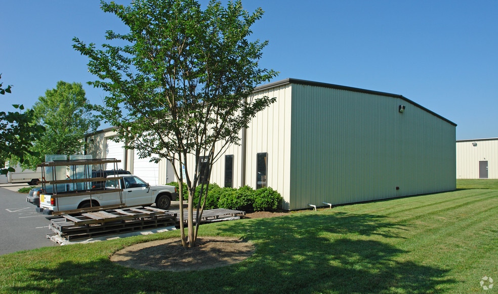 More Photos Of 5630-5638 Harrisburg Industrial Par Dr, Harrisburg Warehouse For Lease