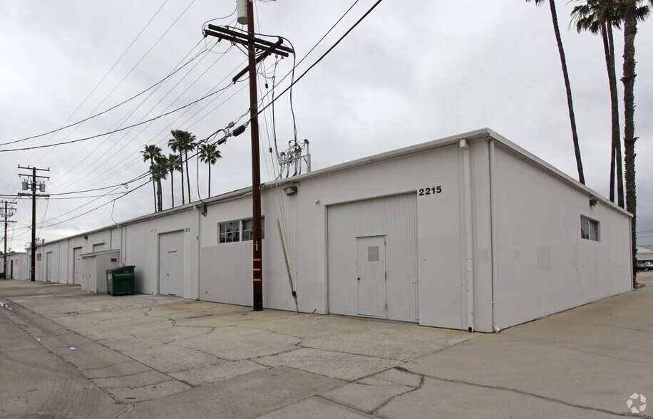 More Photos Of 2203-2215 S Grand Ave, Santa Ana Light Distribution For Lease
