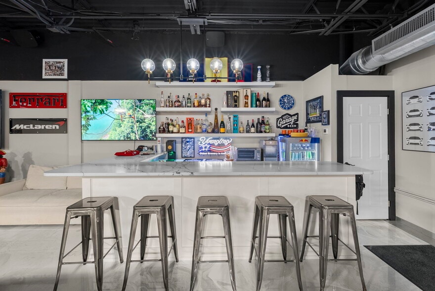 More Photos Of 1111 N 34th St, Tampa Self Storage For Sale