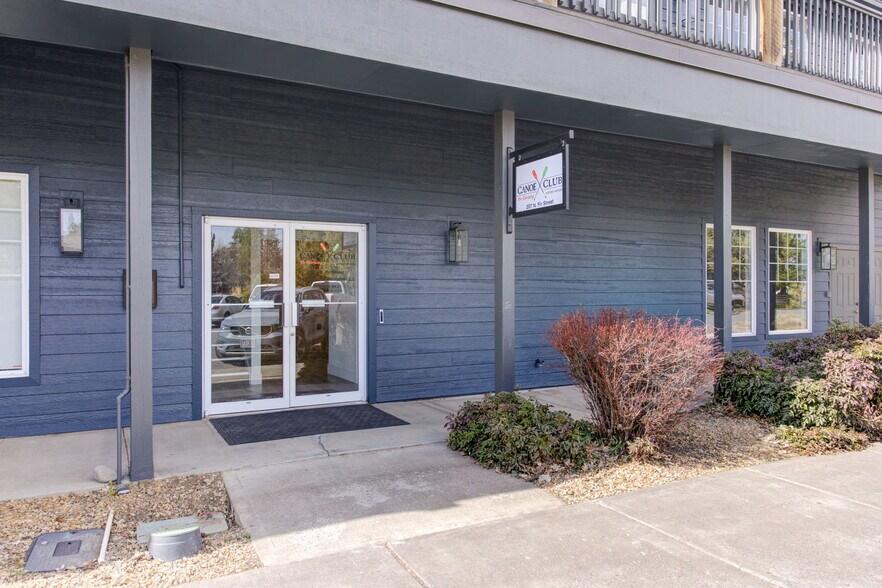 More Photos Of 192 E Main Ave, Sisters Coworking Space