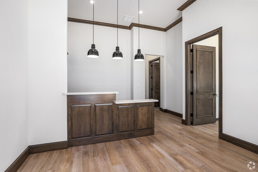 More Photos Of 2900 Washington Dr, Norman Unknown For Lease