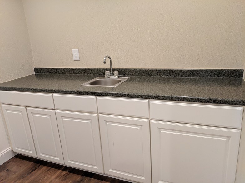 More Photos Of 6232 Madison St, New Port Richey Office For Sale