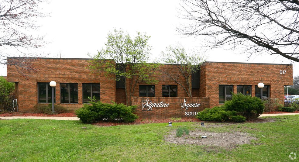 More Photos Of 657 E Golf Rd, Arlington Heights Unknown For Lease