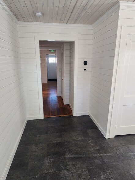 More Photos Of 109 Few St, Greer Office For Lease