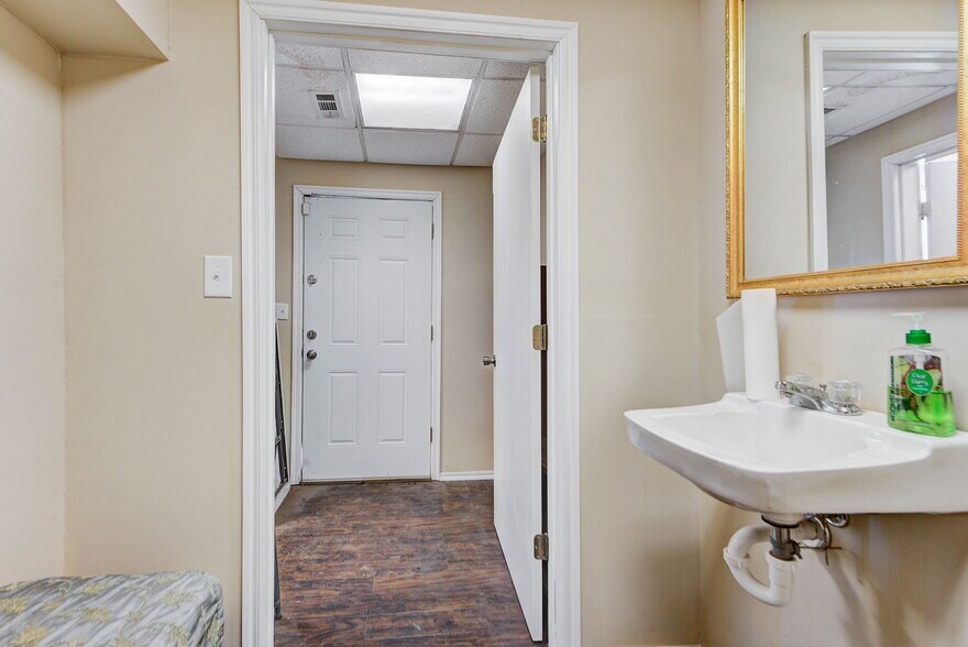 More Photos Of , El Reno Office For Sale