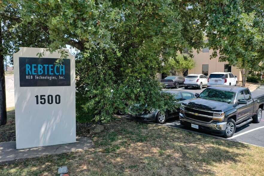 More Photos Of 1500 Brown Trl, Bedford Office For Sale