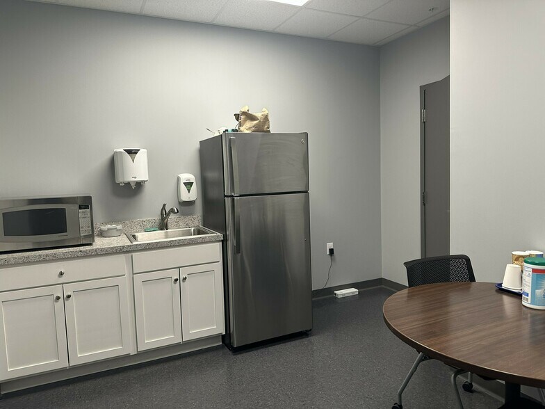 More Photos Of 810 Chesapeake Dr, Cambridge Warehouse For Sale