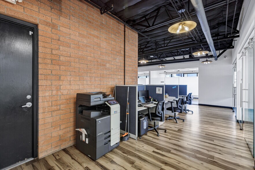 More Photos Of 2727 N 3rd St, Phoenix Office For Sale