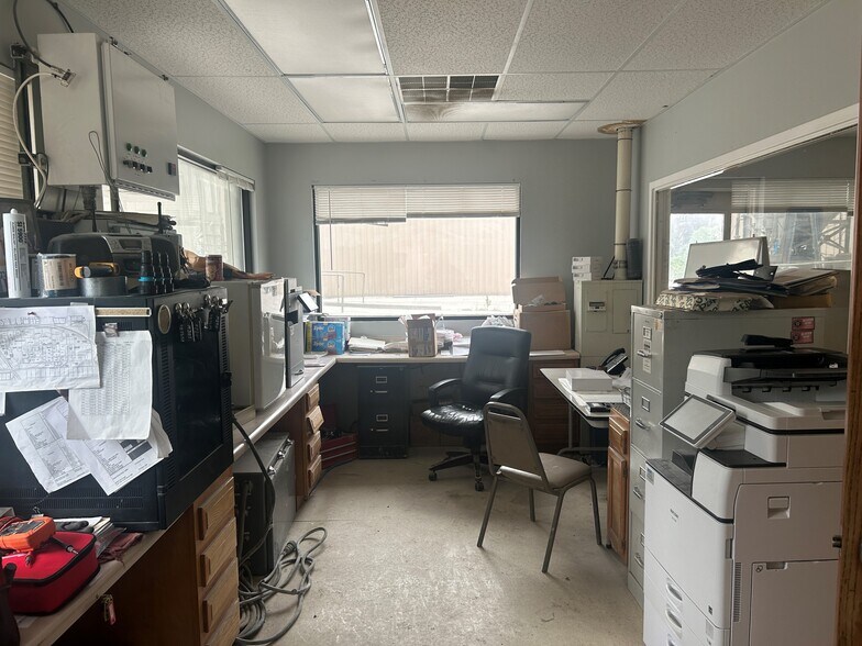 More Photos Of 5010 Old Alton Edwardsville Rd, Edwardsville Industrial For Sale