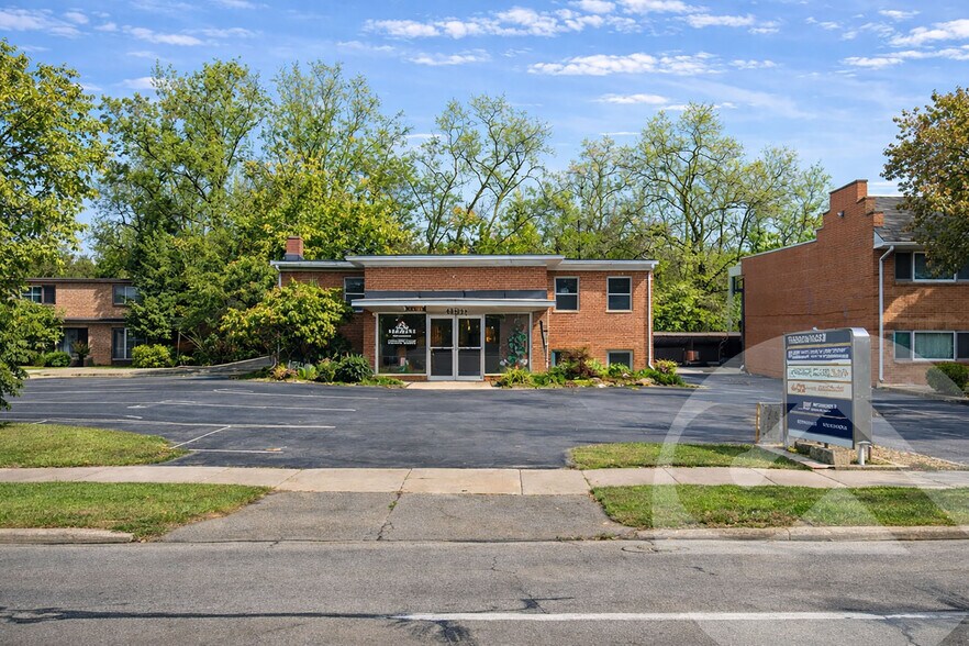 Primary Photo Of 32500 Grand River Ave, Farmington Office For Sale