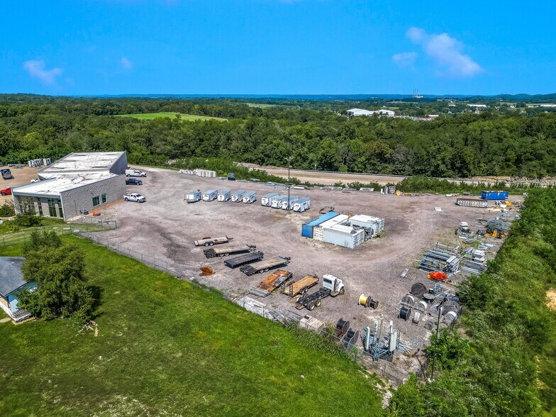 More Photos Of 109 Diversified Dr, Villa Ridge Service For Lease