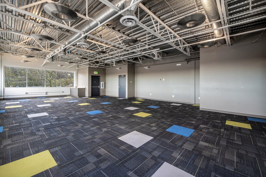 More Photos Of 3257 16th Ave W, Seattle Office For Lease