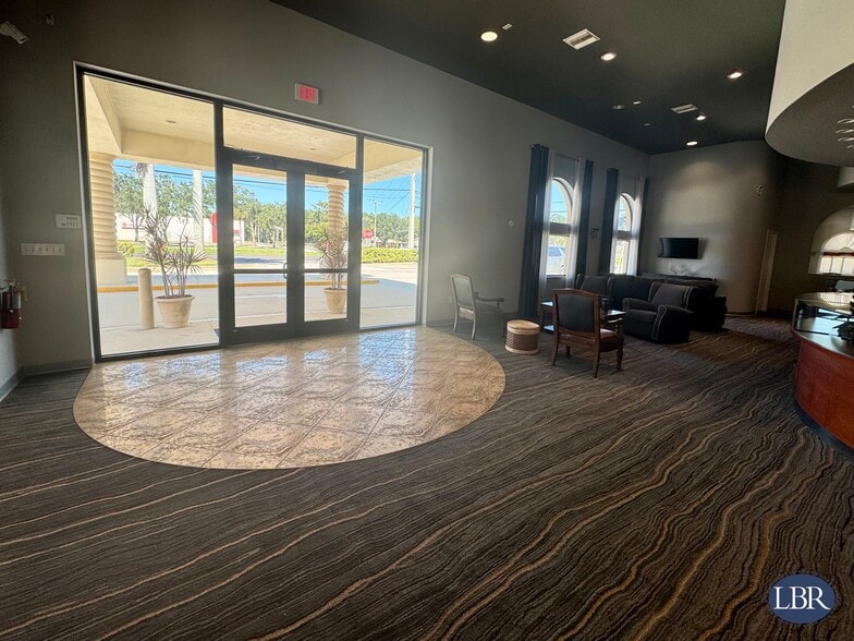 More Photos Of 2405 W New Haven Ave, Melbourne Freestanding For Lease