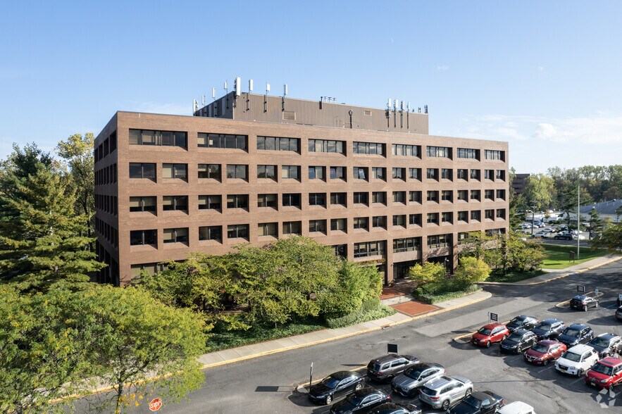 Primary Photo Of 1 University Plz, Hackensack Office For Lease
