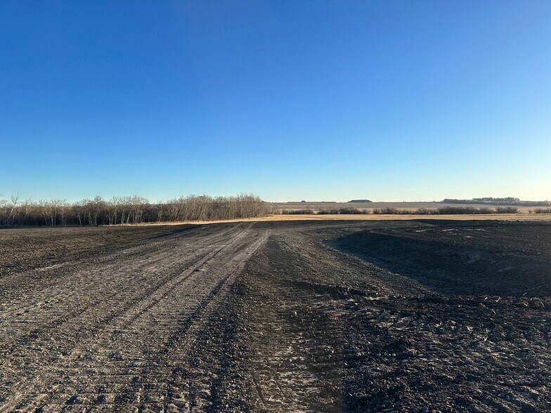 More Photos Of 720049 RR63, Clairmont Warehouse For Lease