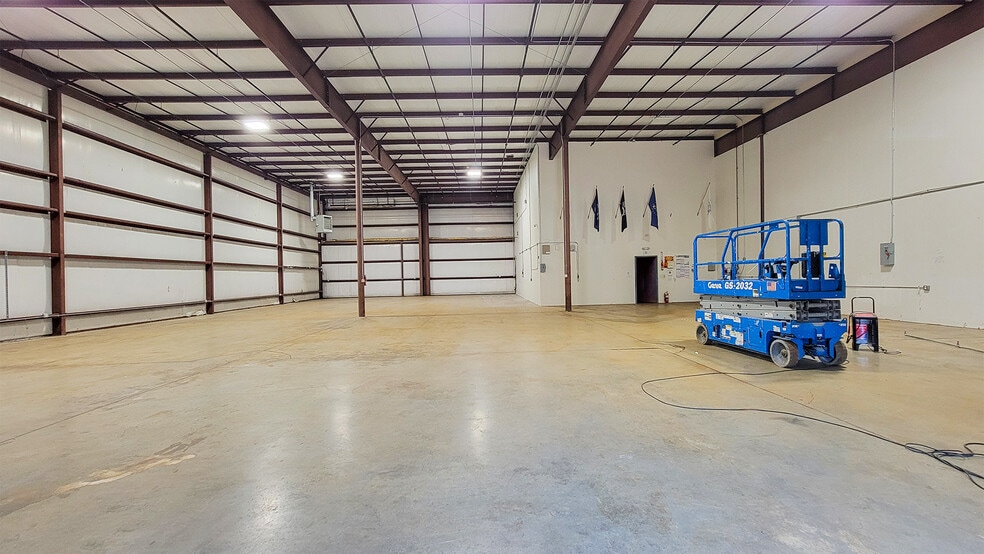 More Photos Of 6 Little Brook Rd, Wareham Warehouse For Lease