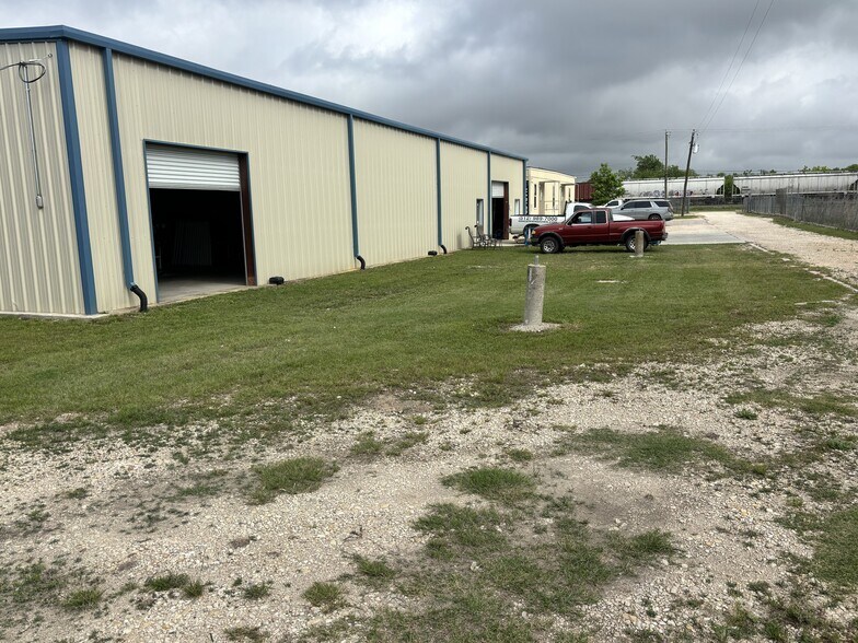 More Photos Of 1403 W Welch St, Taylor Warehouse For Sale