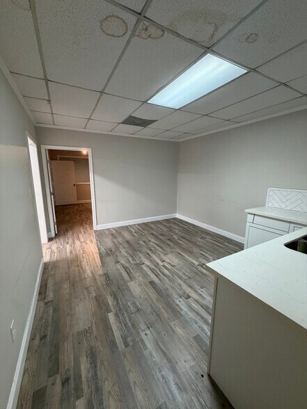 More Photos Of 4429 Spencer Hwy, Pasadena Warehouse For Lease