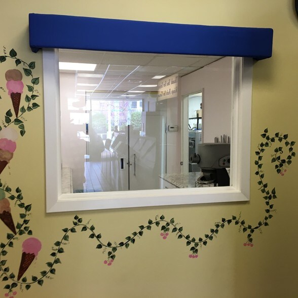 More Photos Of 118 Main St, Kings Park Fast Food For Lease