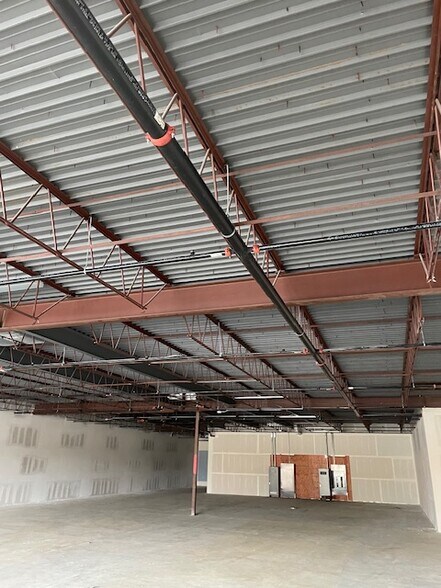 More Photos Of 831-923 W Clairemont Ave, Eau Claire Storefront For Lease