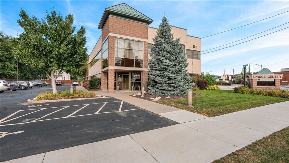 More Photos Of 1212 Horton St, La Crosse Office For Lease
