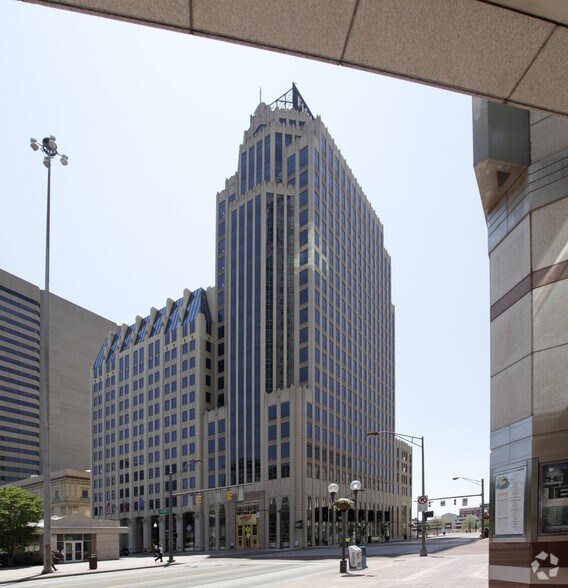 More Photos Of 21 E State St, Columbus Coworking Space