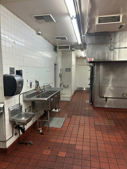 More Photos Of 6435 Mission Gorge Rd, San Diego Fast Food For Lease