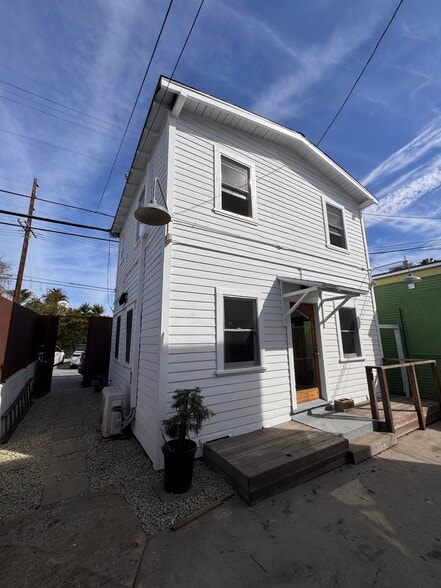 Primary Photo Of 1413 Abbot Kinney Blvd, Venice Office Residential For Lease