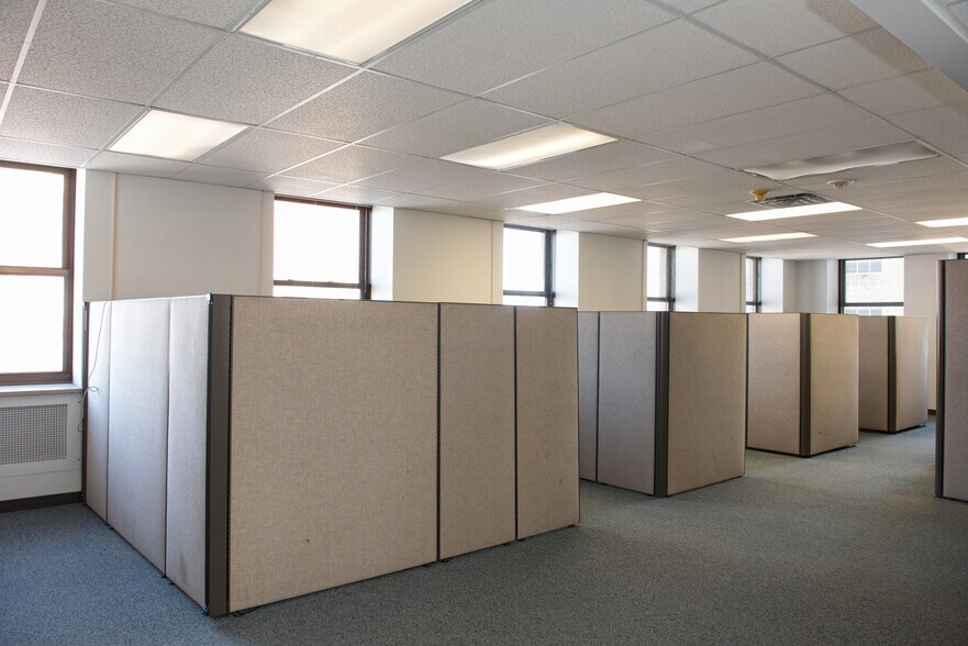 More Photos Of 6 W Federal St, Youngstown Office For Sale