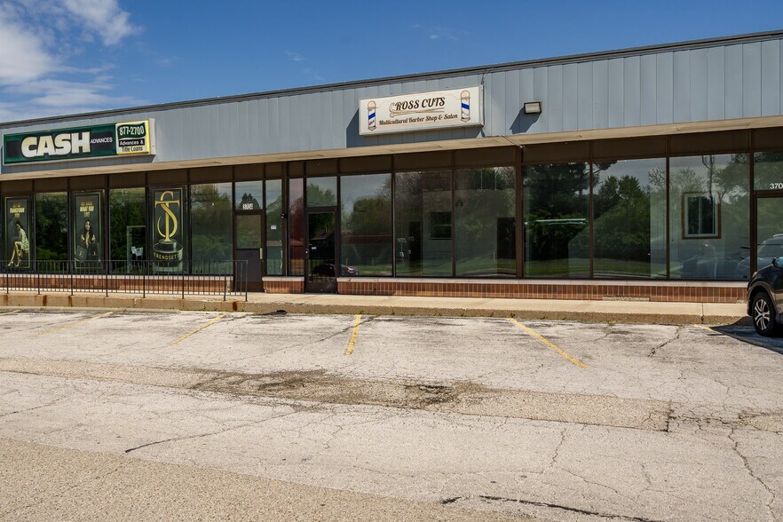 More Photos Of 3702-3748 N Main St, Rockford Storefront For Lease