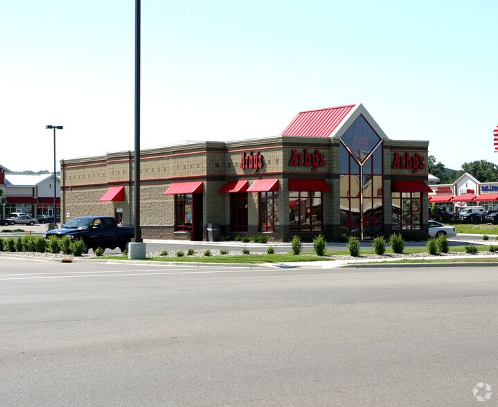 More Photos Of 8010 Old Carriage Ct, Shakopee Fast Food For Lease
