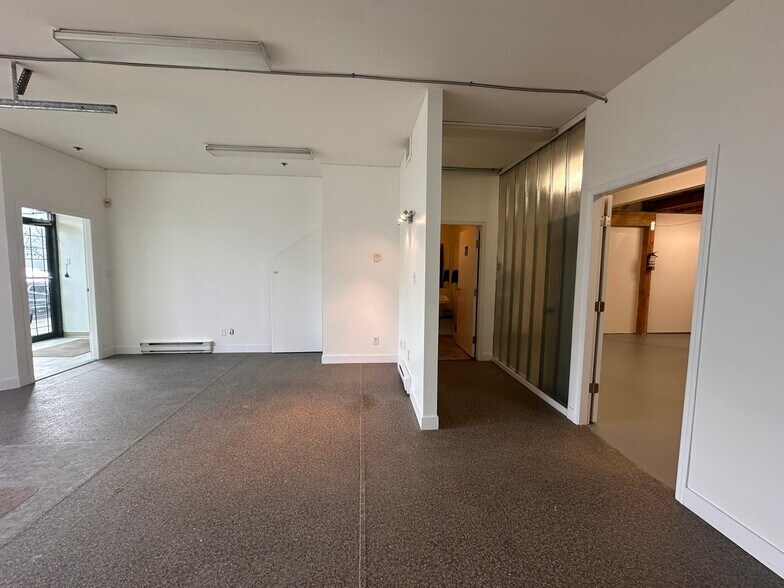 More Photos Of 1083 Kent Ave NE, Vancouver Light Manufacturing For Sale