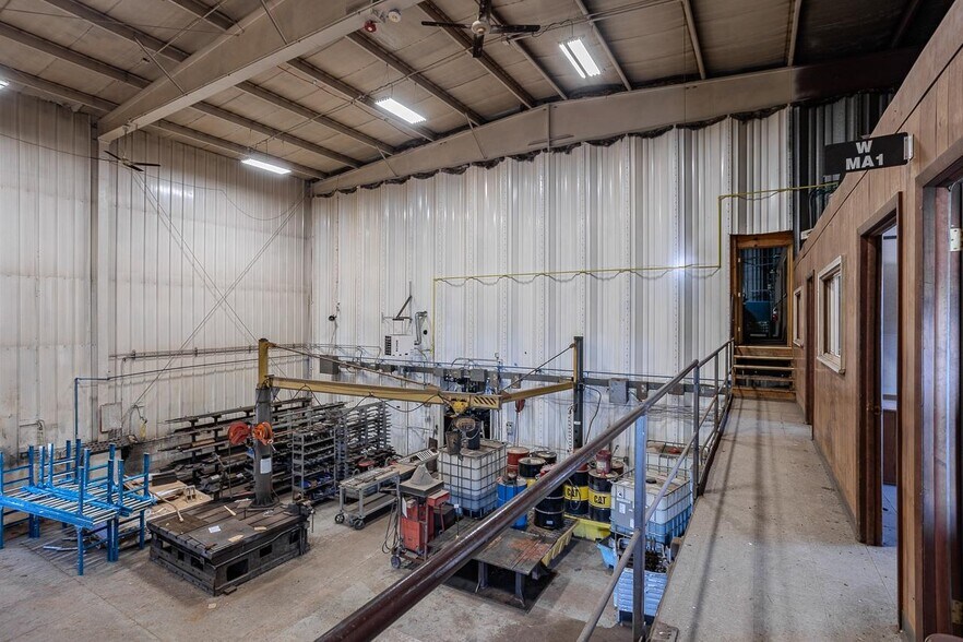 More Photos Of 444 Birch St, Prentice Industrial For Sale