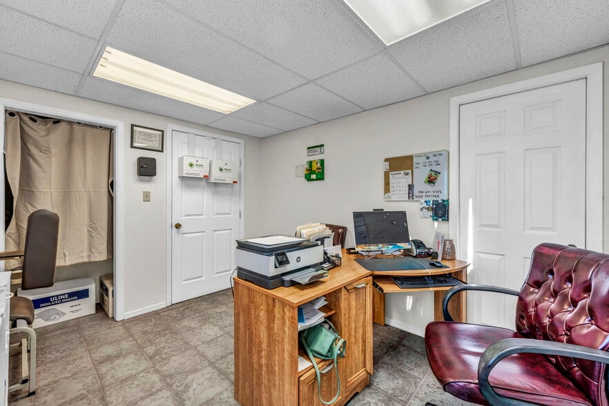 More Photos Of 2 Newcombe Ave, Yerington Office For Sale