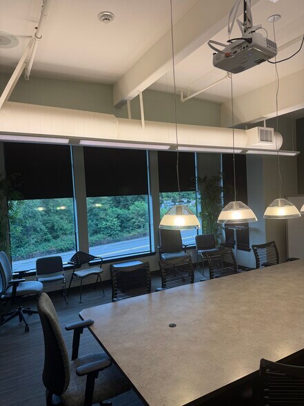 More Photos Of 1002 39th Ave SW, Puyallup Office For Lease