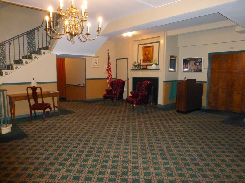 More Photos Of 2017 Bernville Rd, Reading Hotel For Sale