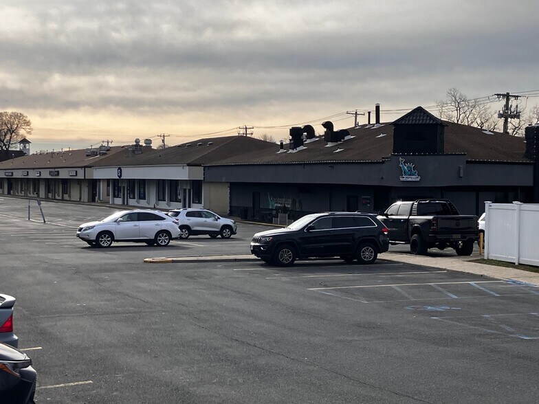 More Photos Of 2789 Middle Country Rd, Lake Grove Unknown For Lease