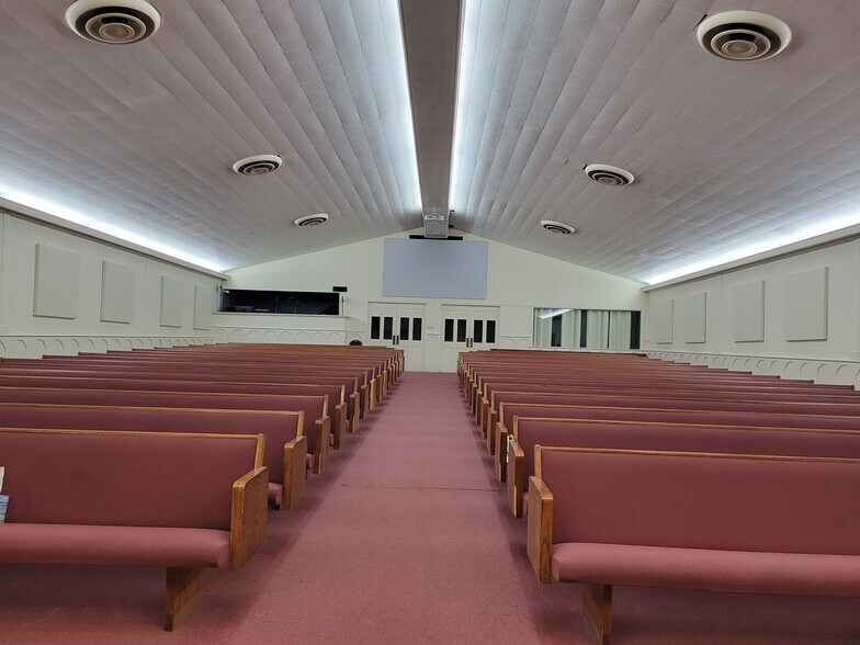 Primary Photo Of 2915 Broadway Blvd, Garland Religious Facility For Sale