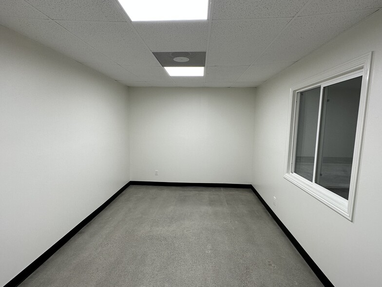 More Photos Of 1850 W Collins Ave, Orange Manufacturing For Lease