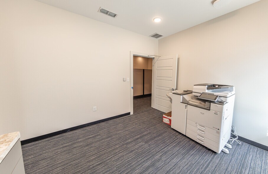 More Photos Of 5004 122nd St, Lubbock Office Residential For Lease