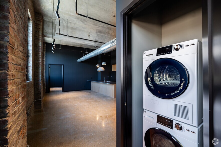 More Photos Of 3041-3043 Locust St, Saint Louis Apartments For Lease