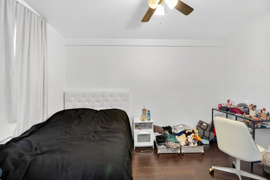 More Photos Of 1680 NW 22nd Ct, Miami Multifamily For Sale