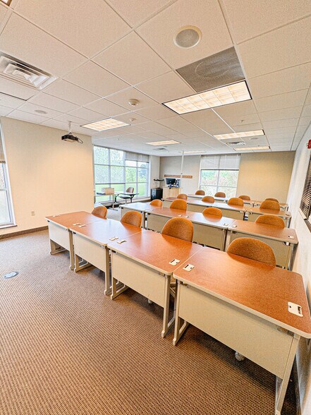 More Photos Of 3182 Innovation Way, Hermitage Office For Sale
