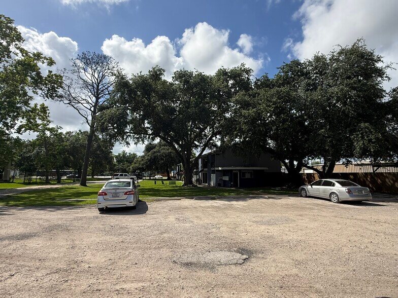 More Photos Of 1101 E Main St, League City Apartments For Sale