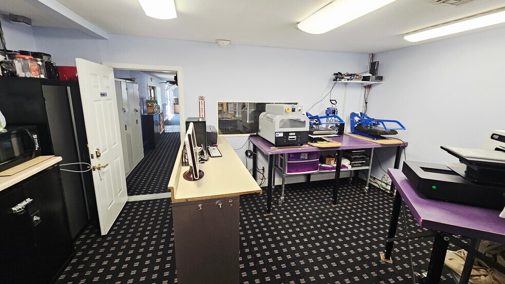 More Photos Of 306-308 Roberts Ln, Bakersfield Storefront Retail Residential For Sale