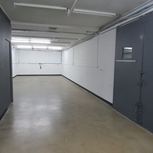 More Photos Of 1601-1605 Victory Blvd, Glendale Loft Creative Space For Sale